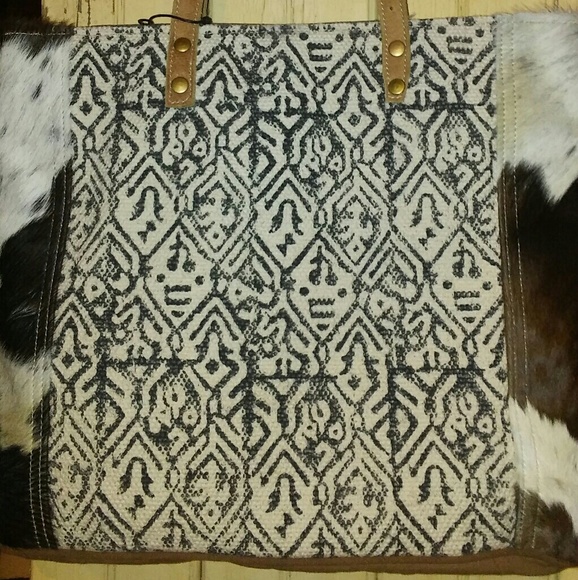 🚨LAST ONE🚨 Cotton Rug & Hairon Tote - Picture 4 of 4